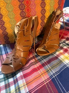 Vince Camuto Tan Lace-Up Cutout Peep-Toe Heels